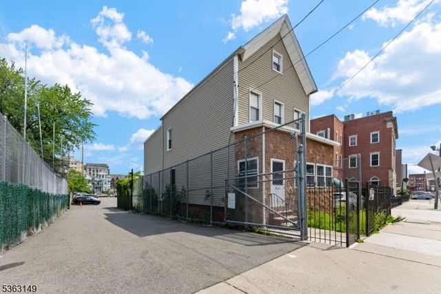 15 Taylor St, Newark City, NJ 07104