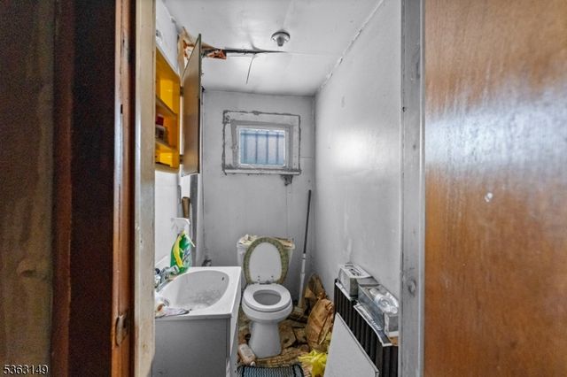 15 Taylor St, Newark City, NJ 07104