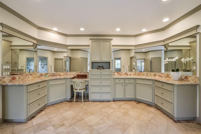 7615 E Jordan Cove, Houston, TX 77055