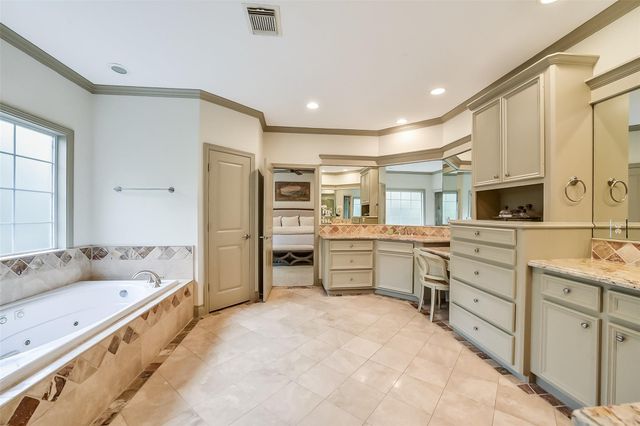 7615 E Jordan Cove, Houston, TX 77055