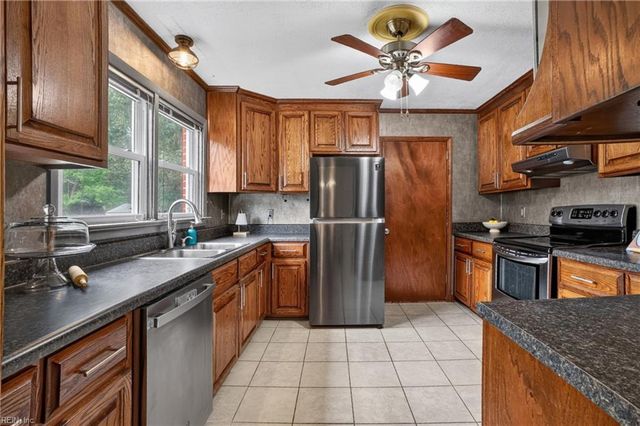 130 Albany DR, Hampton, VA 23666