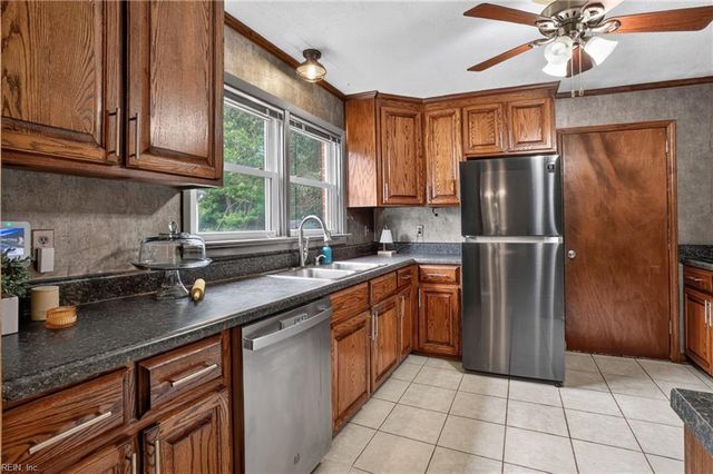 130 Albany DR, Hampton, VA 23666