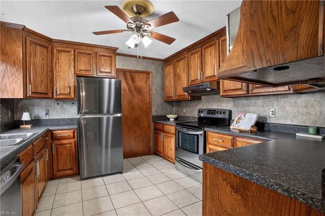 130 Albany DR, Hampton, VA 23666