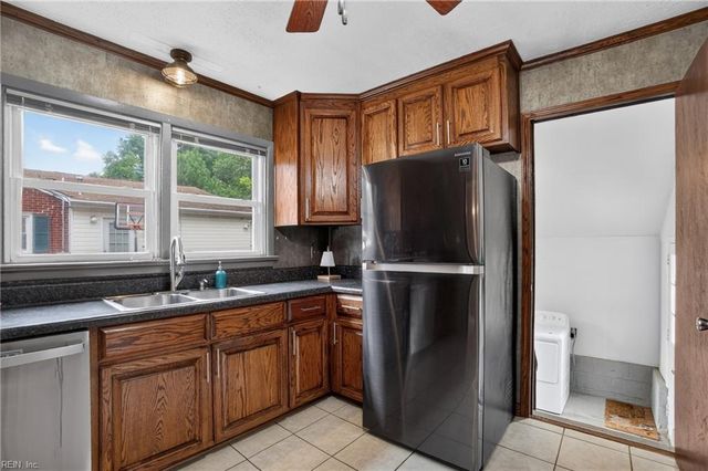 130 Albany DR, Hampton, VA 23666