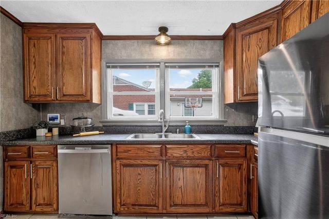 130 Albany DR, Hampton, VA 23666