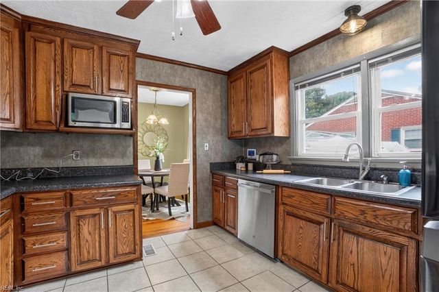 130 Albany DR, Hampton, VA 23666