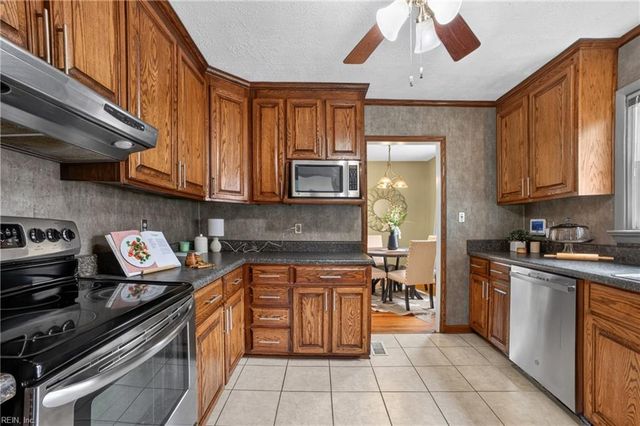 130 Albany DR, Hampton, VA 23666
