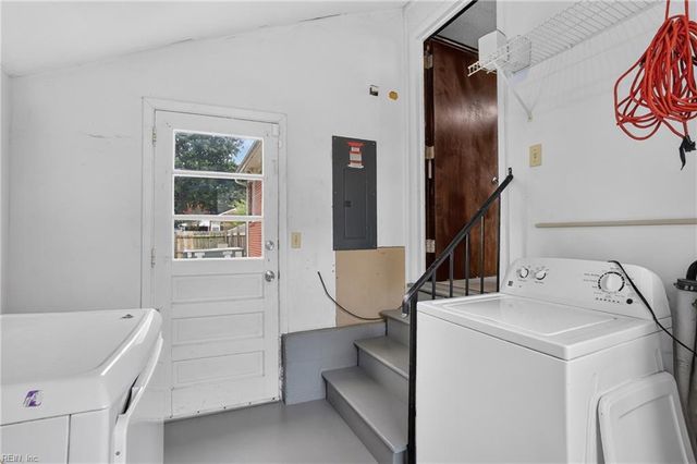 130 Albany DR, Hampton, VA 23666