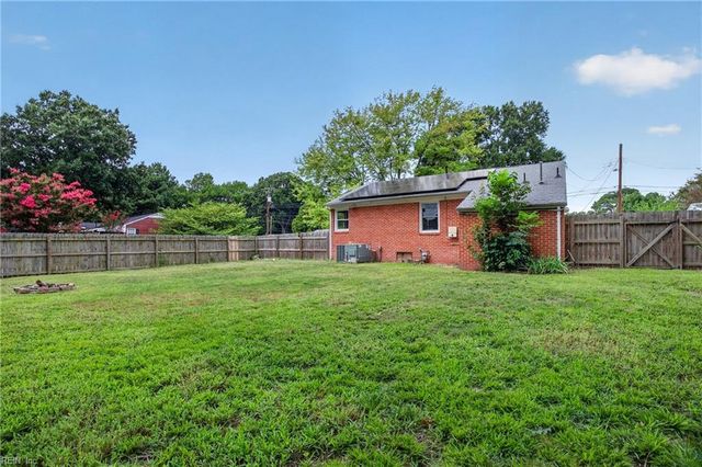 130 Albany DR, Hampton, VA 23666