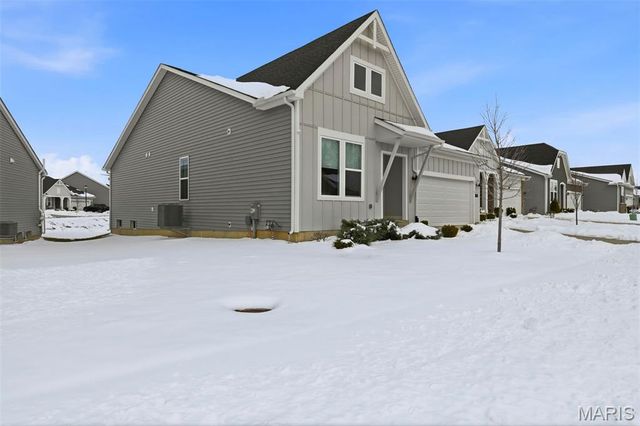 138 Rhythm Point Drive, St Peters, MO 63376