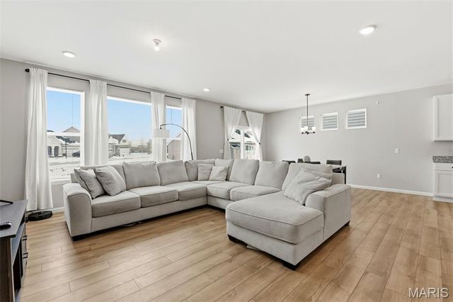 138 Rhythm Point Drive, St Peters, MO 63376