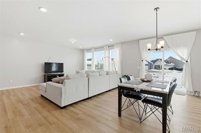 138 Rhythm Point Drive, St Peters, MO 63376