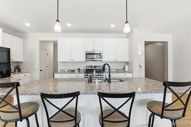 138 Rhythm Point Drive, St Peters, MO 63376