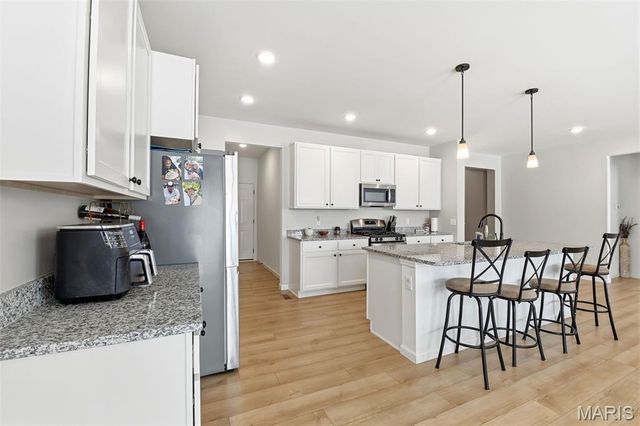 138 Rhythm Point Drive, St Peters, MO 63376