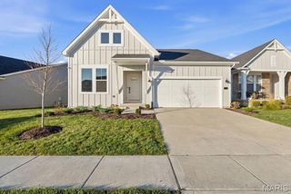 138 Rhythm Point Drive, St Peters, MO 63376