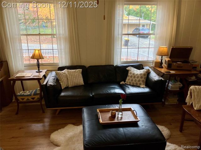 41 Charles Street, Hillsdale, MI 49242