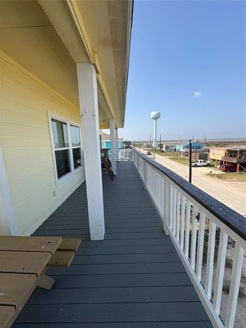 111 Yucca Avenue, Surfside Beach, TX 77541