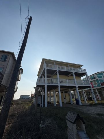 111 Yucca Avenue, Surfside Beach, TX 77541
