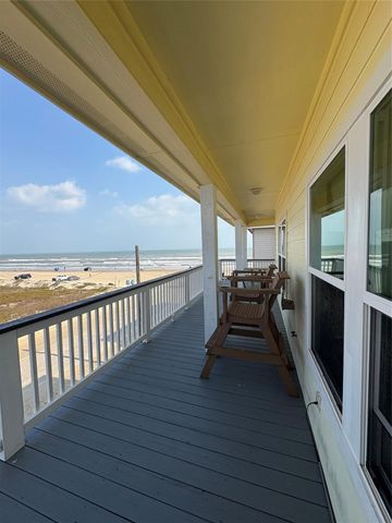 111 Yucca Avenue, Surfside Beach, TX 77541
