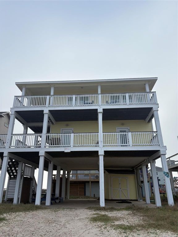 111 Yucca Avenue, Surfside Beach, TX 77541