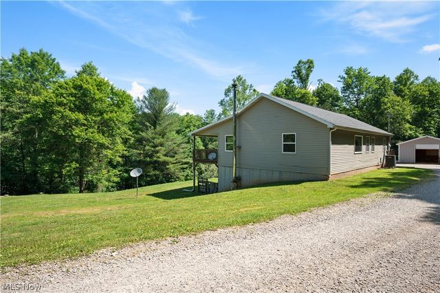 26601 Huckleberry Road, Coolville, OH 45723