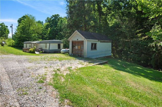 26601 Huckleberry Road, Coolville, OH 45723