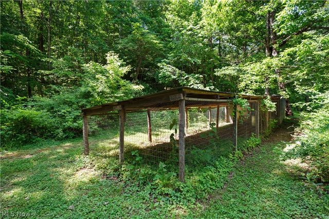 26601 Huckleberry Road, Coolville, OH 45723