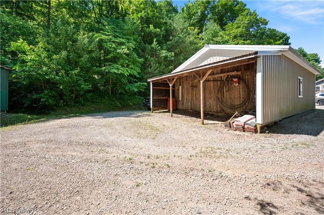 26601 Huckleberry Road, Coolville, OH 45723