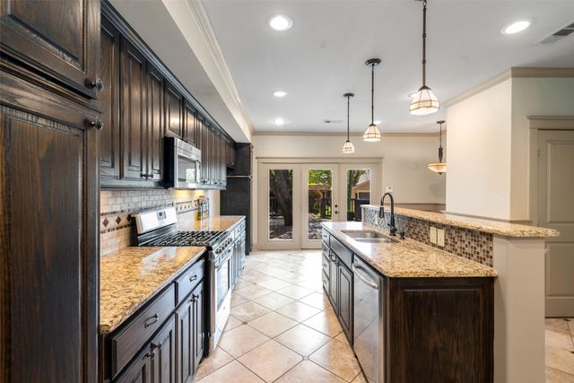 422 S Winnetka Avenue, Dallas, TX 75208