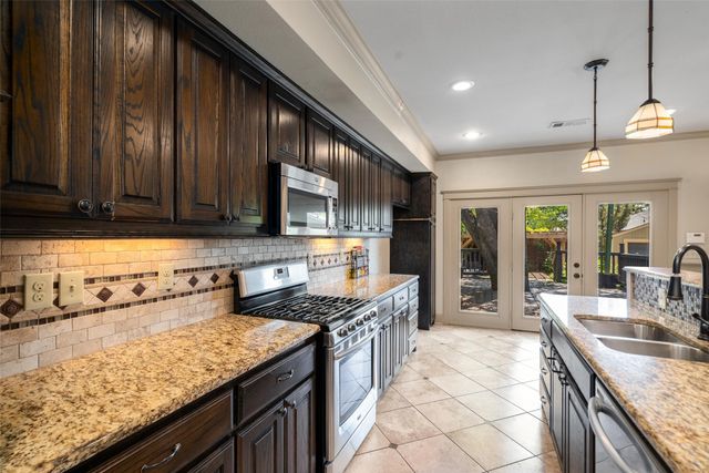 422 S Winnetka Avenue, Dallas, TX 75208