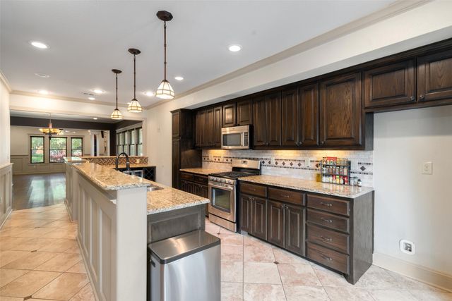 422 S Winnetka Avenue, Dallas, TX 75208