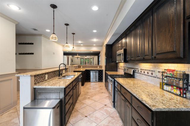 422 S Winnetka Avenue, Dallas, TX 75208