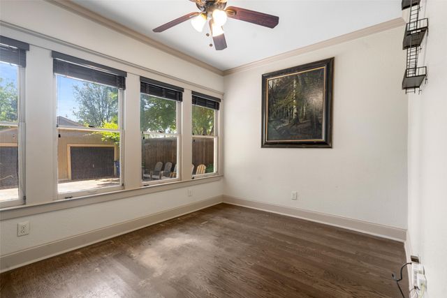 422 S Winnetka Avenue, Dallas, TX 75208