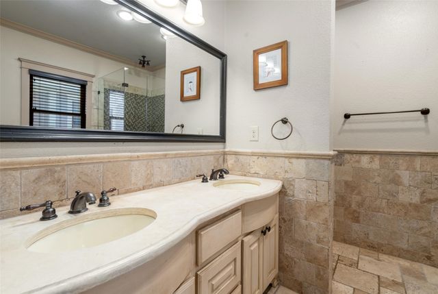 422 S Winnetka Avenue, Dallas, TX 75208