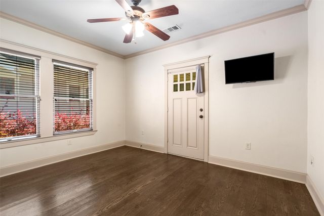 422 S Winnetka Avenue, Dallas, TX 75208