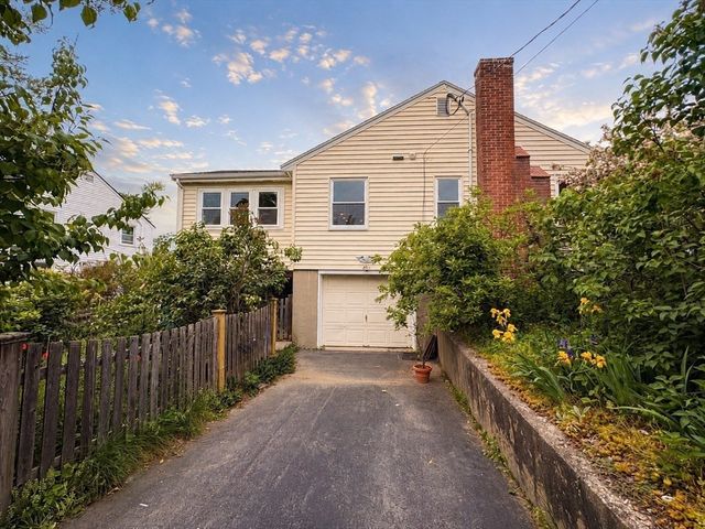 69 Standish Rd, Quincy, MA 02171
