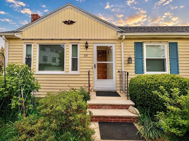 69 Standish Rd, Quincy, MA 02171