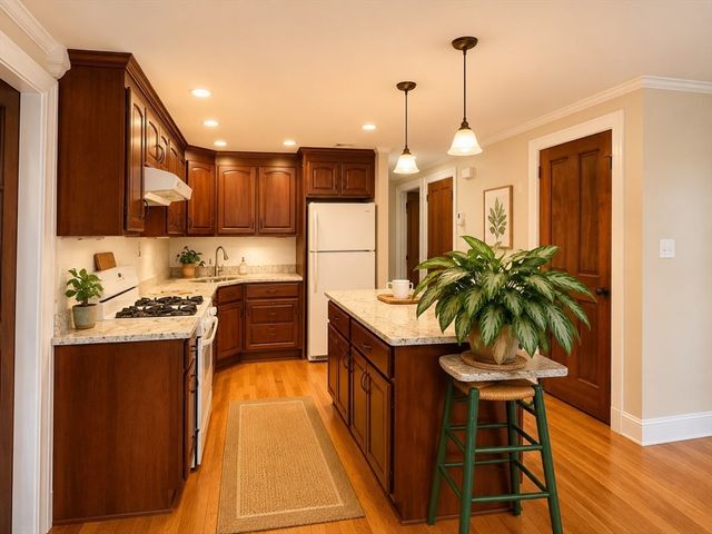 69 Standish Rd, Quincy, MA 02171