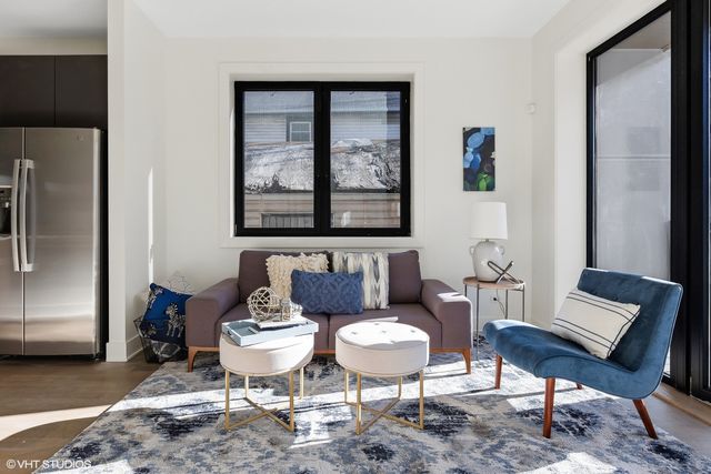 718-720 W 17th Street 1W, Chicago, IL 60616