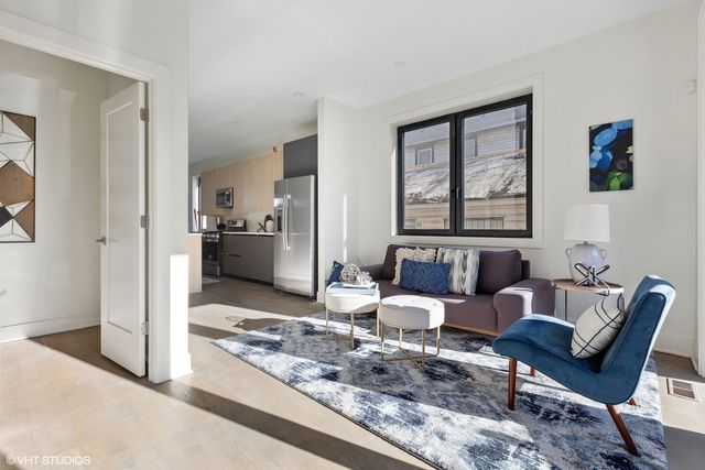 718-720 W 17th Street 1W, Chicago, IL 60616
