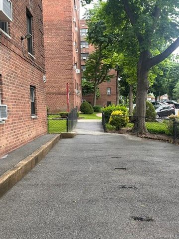 2 FISHER Drive 203, Mount Vernon, NY 10552