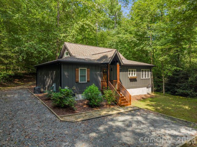 126 Swans Way W, Lake Lure, NC 28746