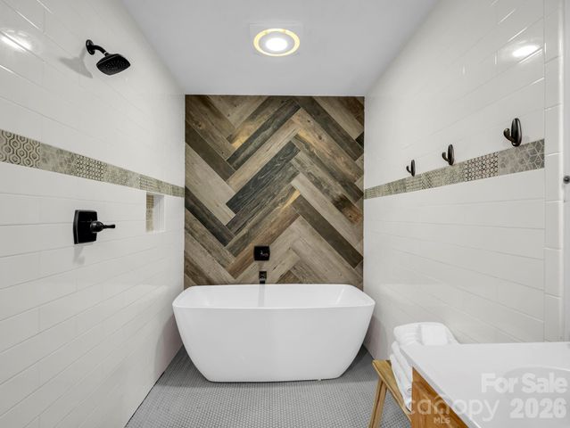 126 Swans Way W, Lake Lure, NC 28746