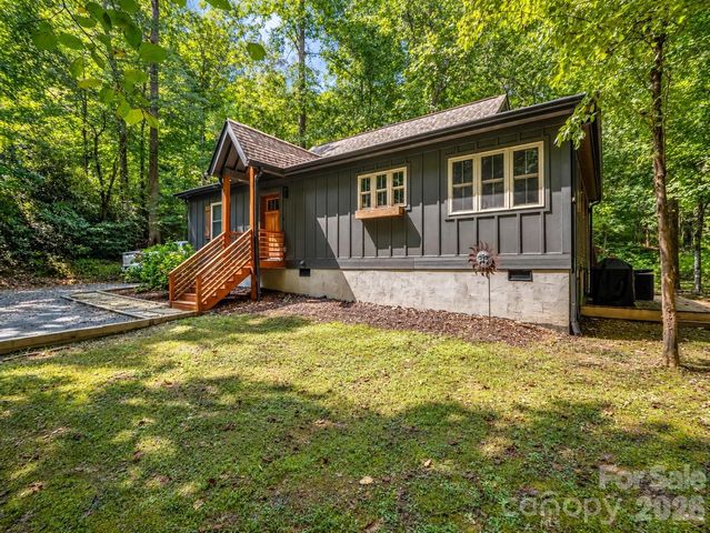 126 Swans Way W, Lake Lure, NC 28746