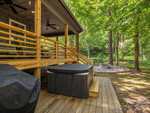 126 Swans Way W, Lake Lure, NC 28746