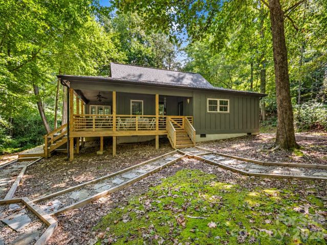 126 Swans Way W, Lake Lure, NC 28746