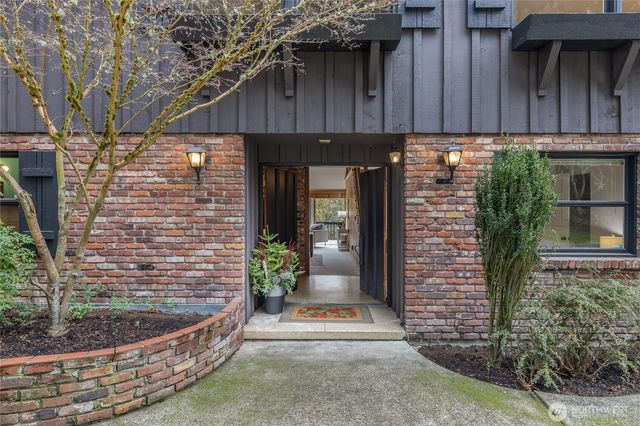 16521 NE 1st Place, Bellevue, WA 98008