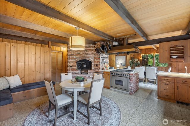 16521 NE 1st Place, Bellevue, WA 98008