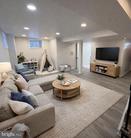 46 WAYFIELD RD, Springfield, PA 19064