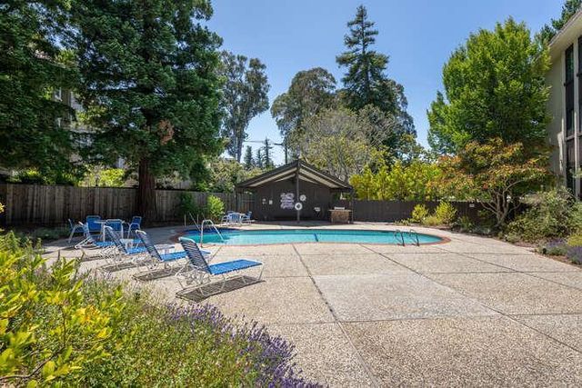1515 Floribunda Avenue 309, Burlingame, CA 94010